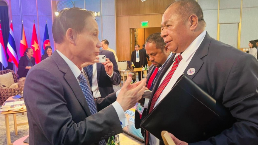 Bộ trưởng Ngoại giao Lê Hoài Trung gặp các Ngoại trưởng Singapore và Timor-Leste