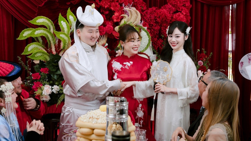 Cô gái Khánh Hòa lấy chồng Mông Cổ, nhà trai đem 6 tráp ‘lạ lùng’ đến hỏi cưới