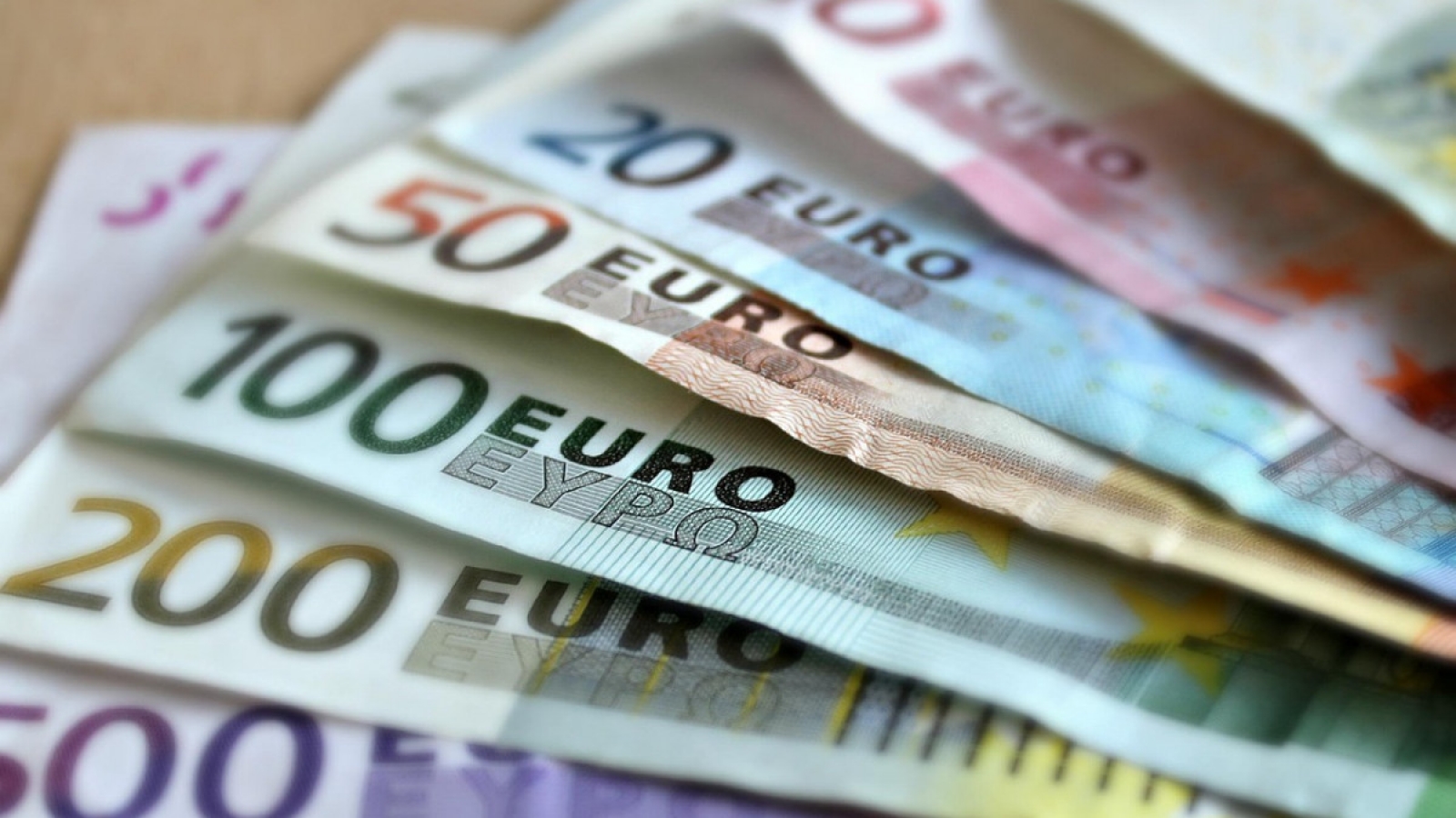 Ba Lan tạm hoãn gia nhập khu vực đồng euro khi nền kinh tế tăng trưởng mạnh