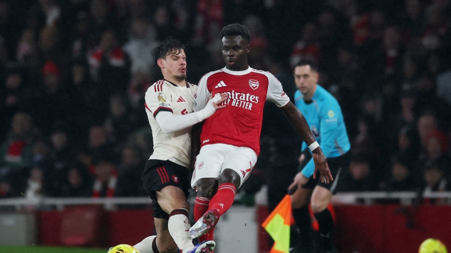Ngoại hạng Anh năm 2026: Arsenal vượt trội, Man City gặp khó khăn