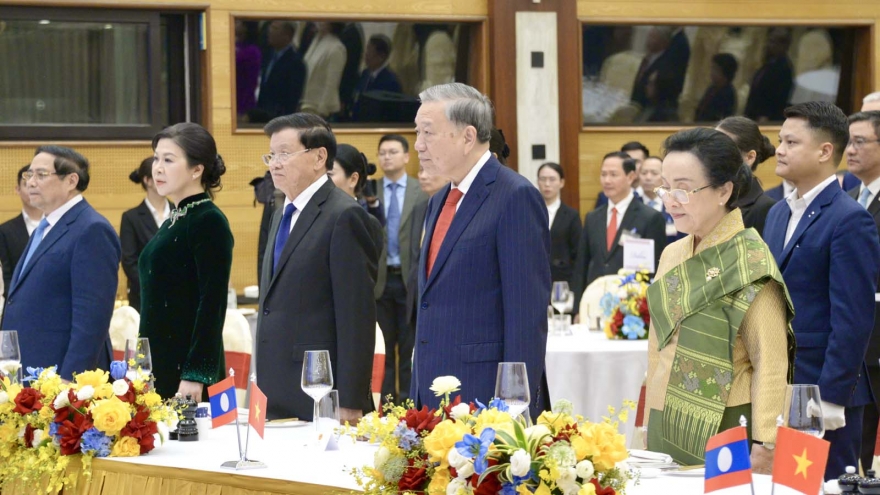 Tiếp tục đưa sự nghiệp cách mạng của hai dân tộc Việt Nam - Lào vững bước đi lên