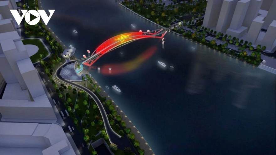 Nhộn nhịp thi công cầu đi bộ qua sông Sài Gòn