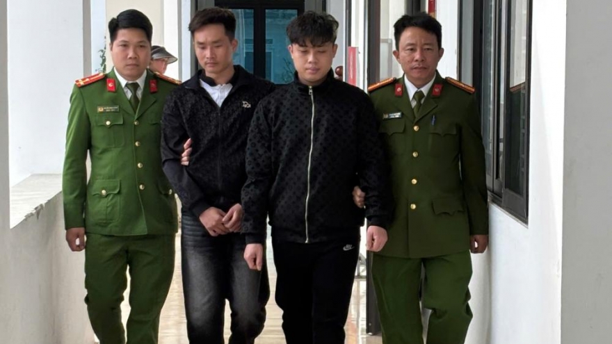 Bắt 2 đối tượng có tiền án lừa bán vé xe khách trên mạng xã hội