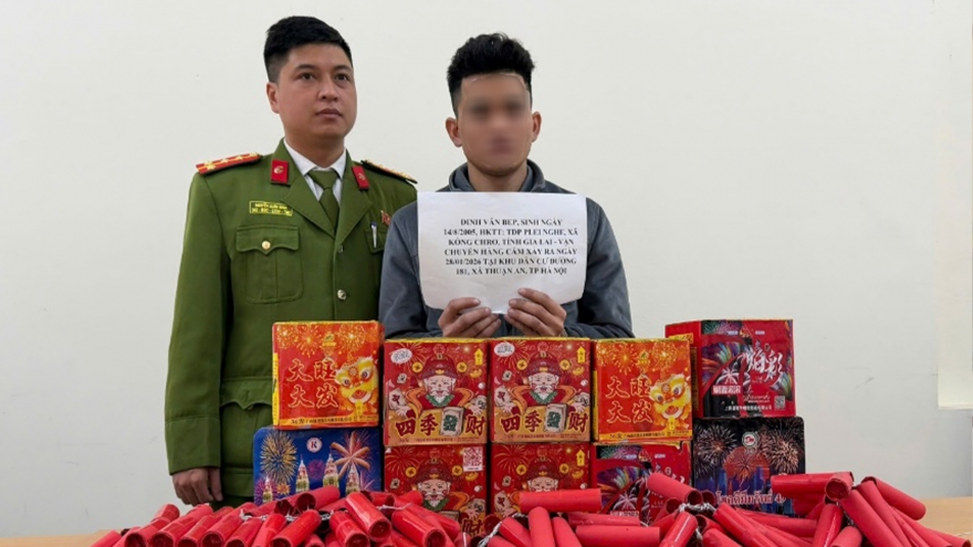 Bắt nóng thanh niên vận chuyển 21kg pháo nổ giữa đêm