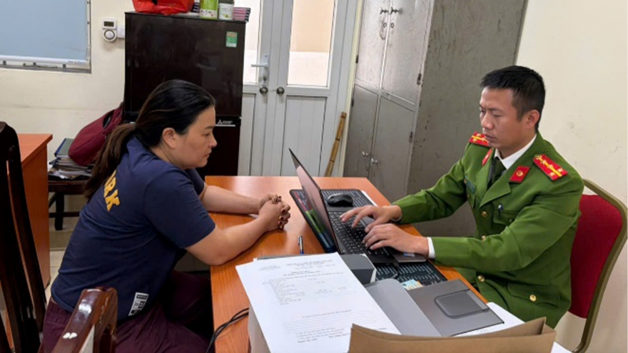 Bắt quả tang vụ mua bán 135kg pháo nổ ở Hà Nội