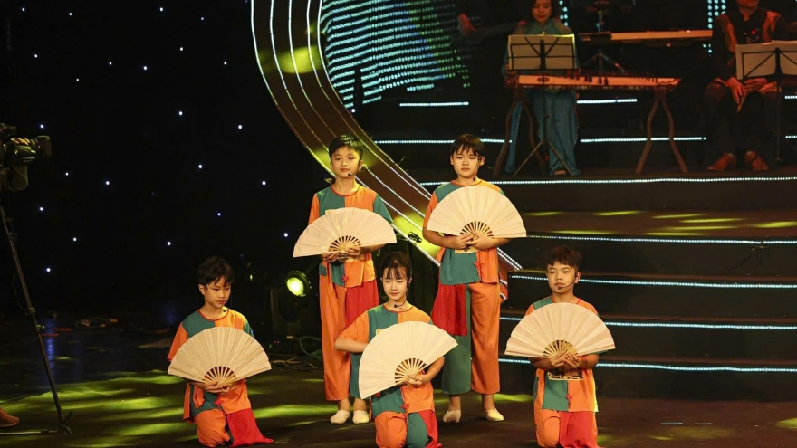 Khi tiếng ca trẻ thơ ngân vang với Đảng vẹn toàn niềm tin yêu