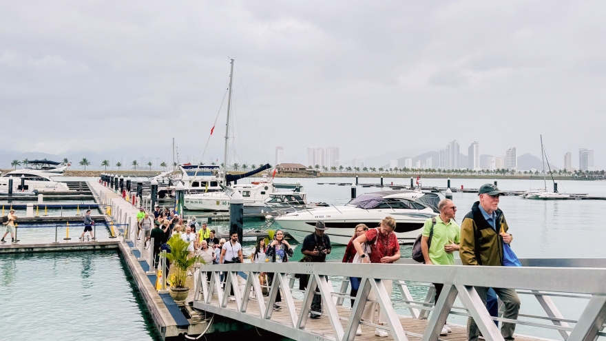 Bến du thuyền, sân bay tại Khánh Hòa nhộn nhịp du khách dịp đầu năm mới