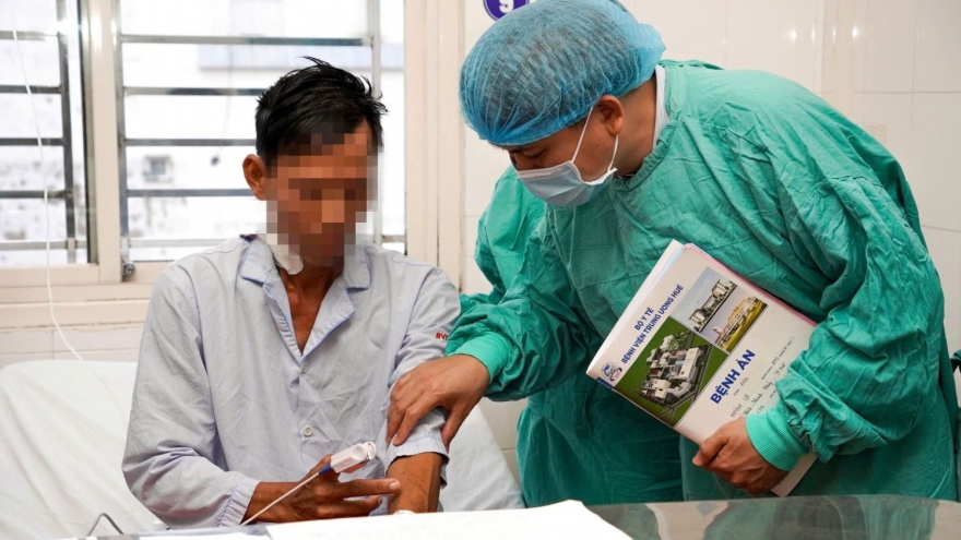 Cắt bỏ hai thận đa nang gần 10kg và ghép thận thành công