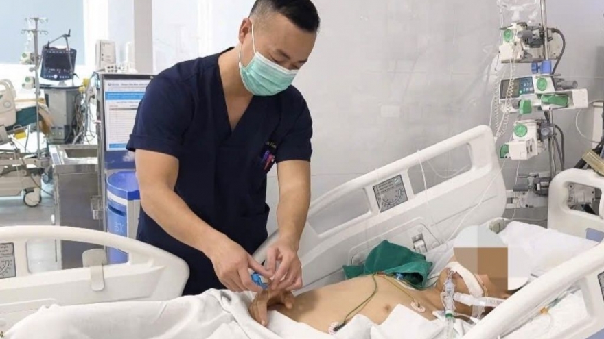 Bé trai 15 tuổi đuối nước hôn mê sâu được cứu sống nhờ kịp "thời gian vàng"