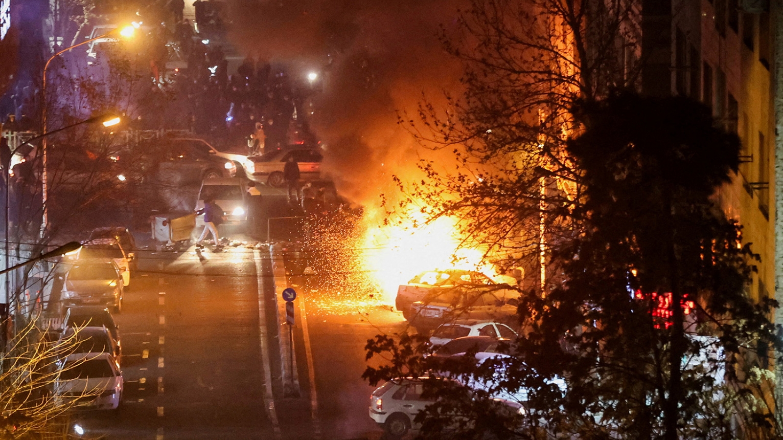 Nóng thế giới ngày 18/1: Ông Trump tiết lộ lý do dừng kế hoạch can thiệp vào Iran
