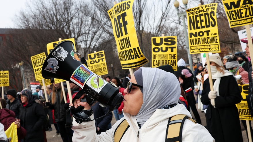 Biểu tình tại nhiều thành phố của Mỹ phản đối chiến dịch quân sự ở Venezuela