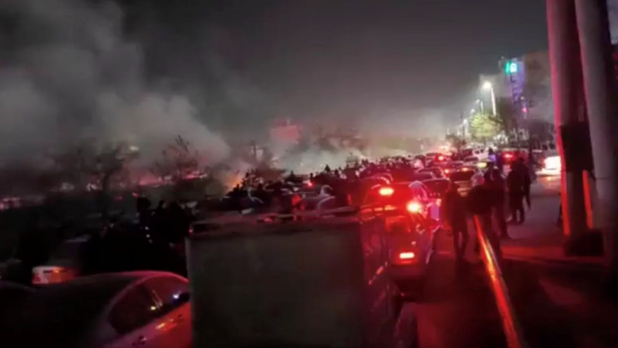 Người dân Iran tuần hành trên toàn quốc, lên án bạo loạn do nước ngoài hậu thuẫn