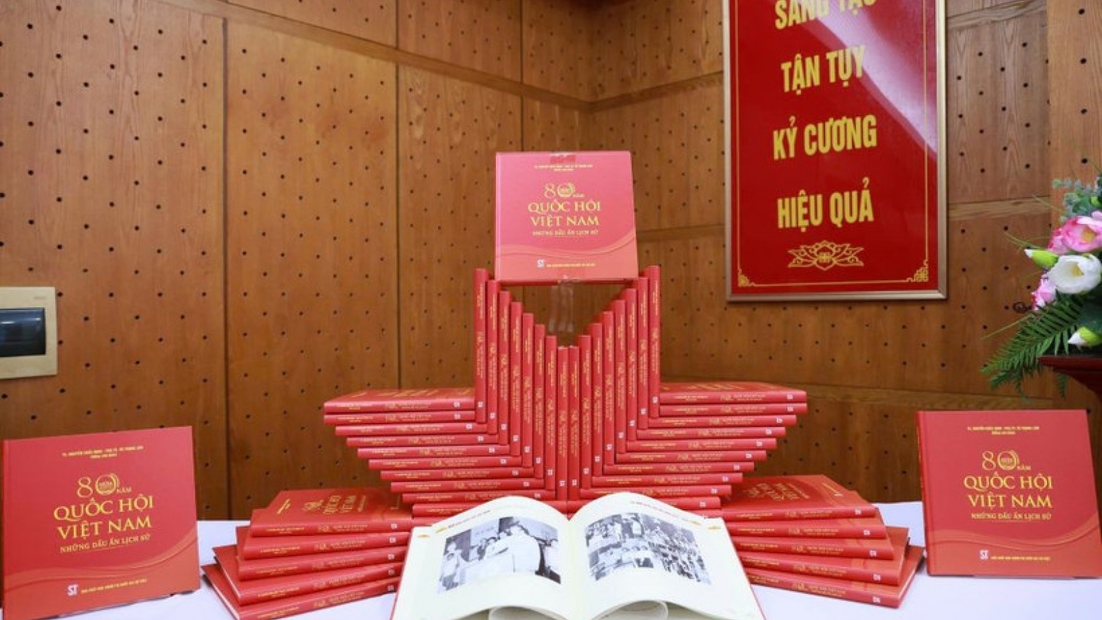 Book on Vietnamese National Assembly's 80-year history debuts