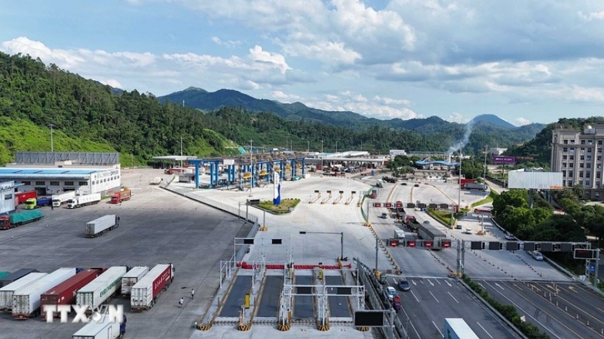 China’s Youyi Guan border gate accelerates customs clearance ahead of Tet
