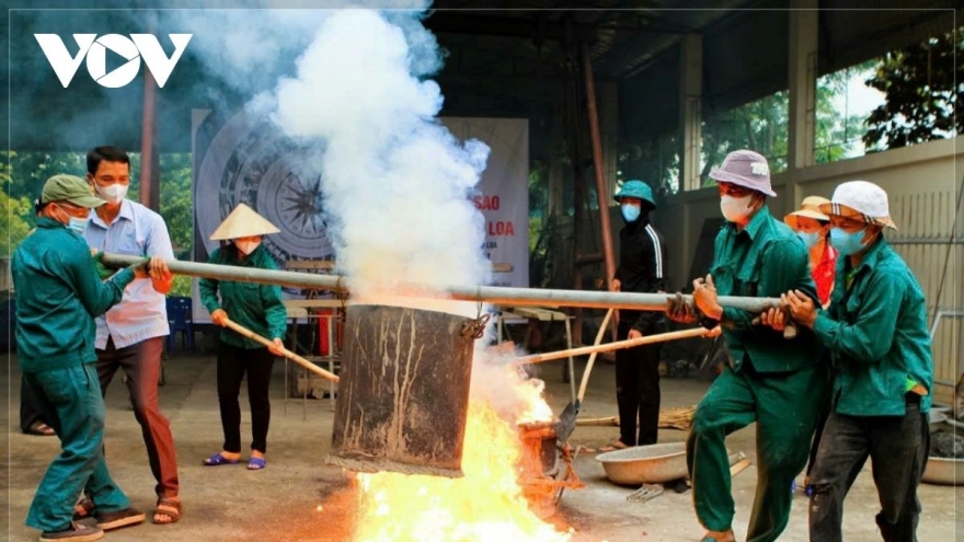 Bronze casting village in Thanh Hoa fires up for Lunar New Year orders