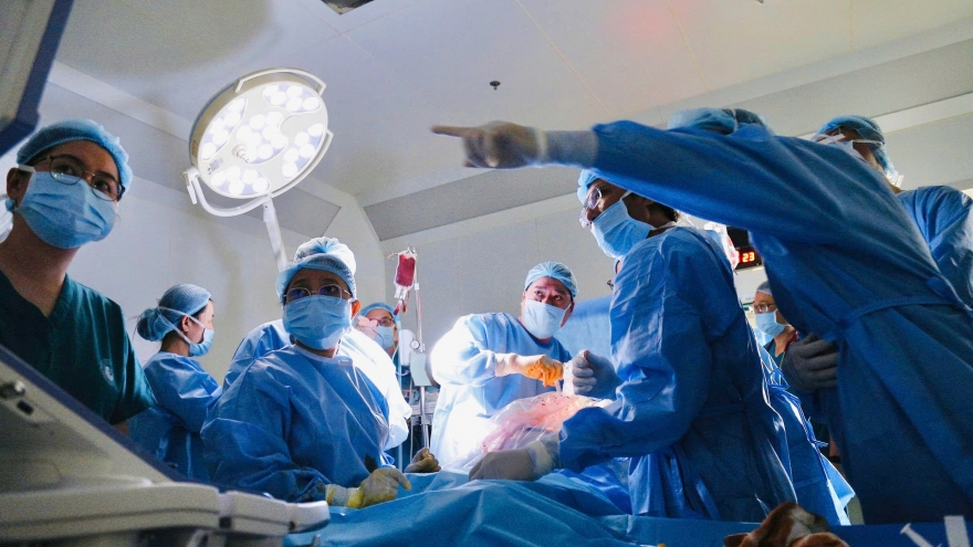 Can thiệp tim bào thai lần thứ 14, cứu thai nhi nguy kịch