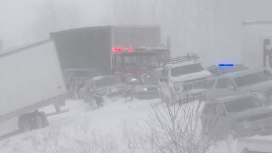 Hơn 100 xe đâm liên hoàn ở Michigan (Mỹ) giữa bão tuyết