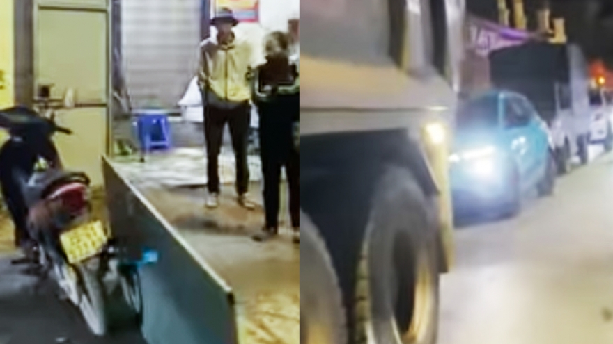 Dùng cửa chắn đường để giải quyết mẫu thuẫn sau va chạm giao thông ở gần đò Tía, Hà Nội