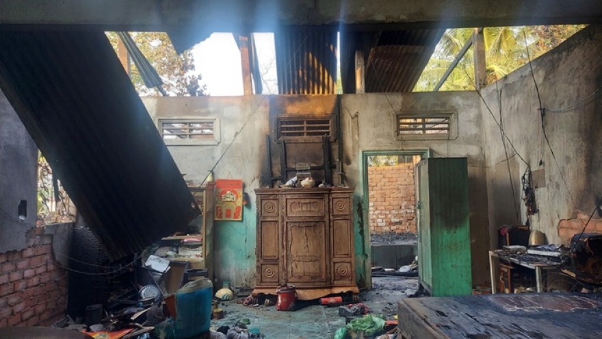 Xử lý đối tượng dùng bom xăng đốt nhà ông ngoại