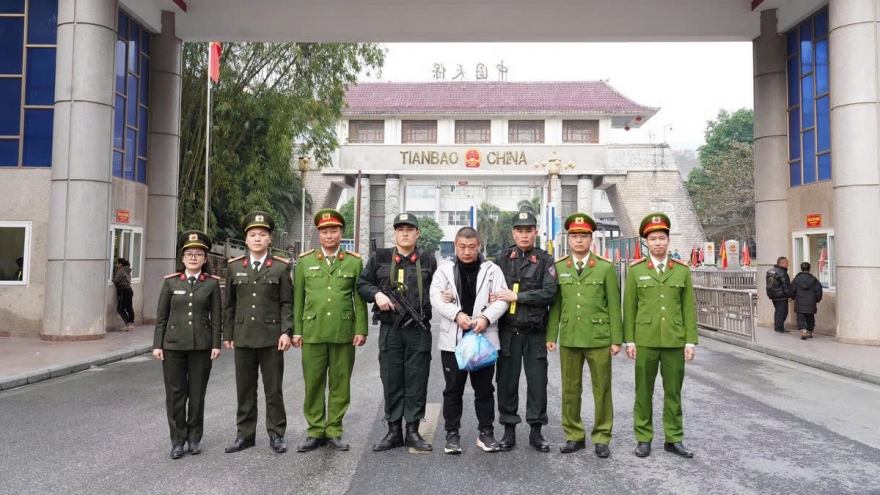 Interpol-wanted fugitive arrested in Vietnam, extradited to China