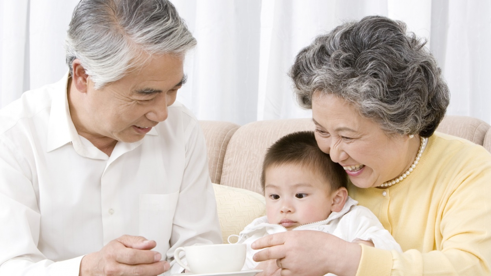 Con cháu là niềm vui của ông bà
