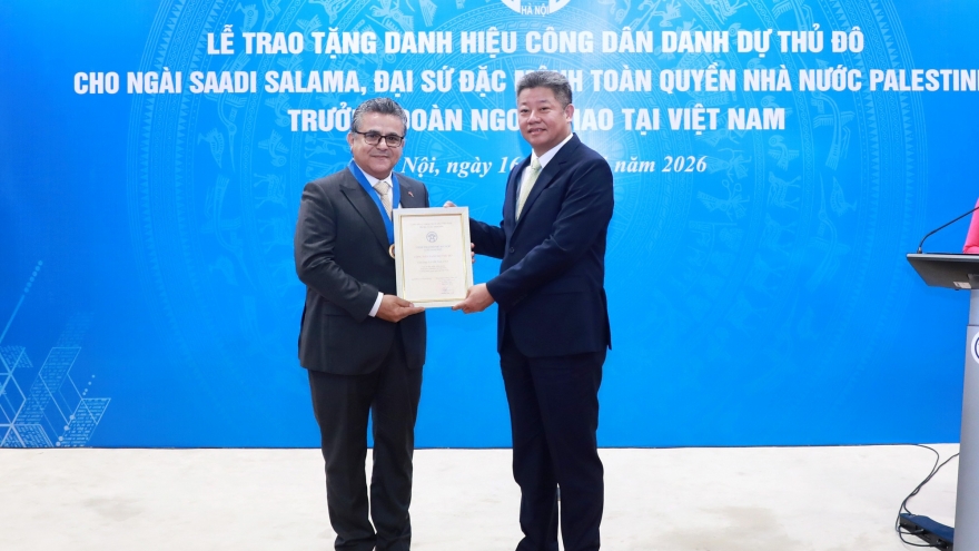 Trao danh hiệu Công dân danh dự Thủ đô Hà Nội cho Đại sứ Palestine tại Việt Nam