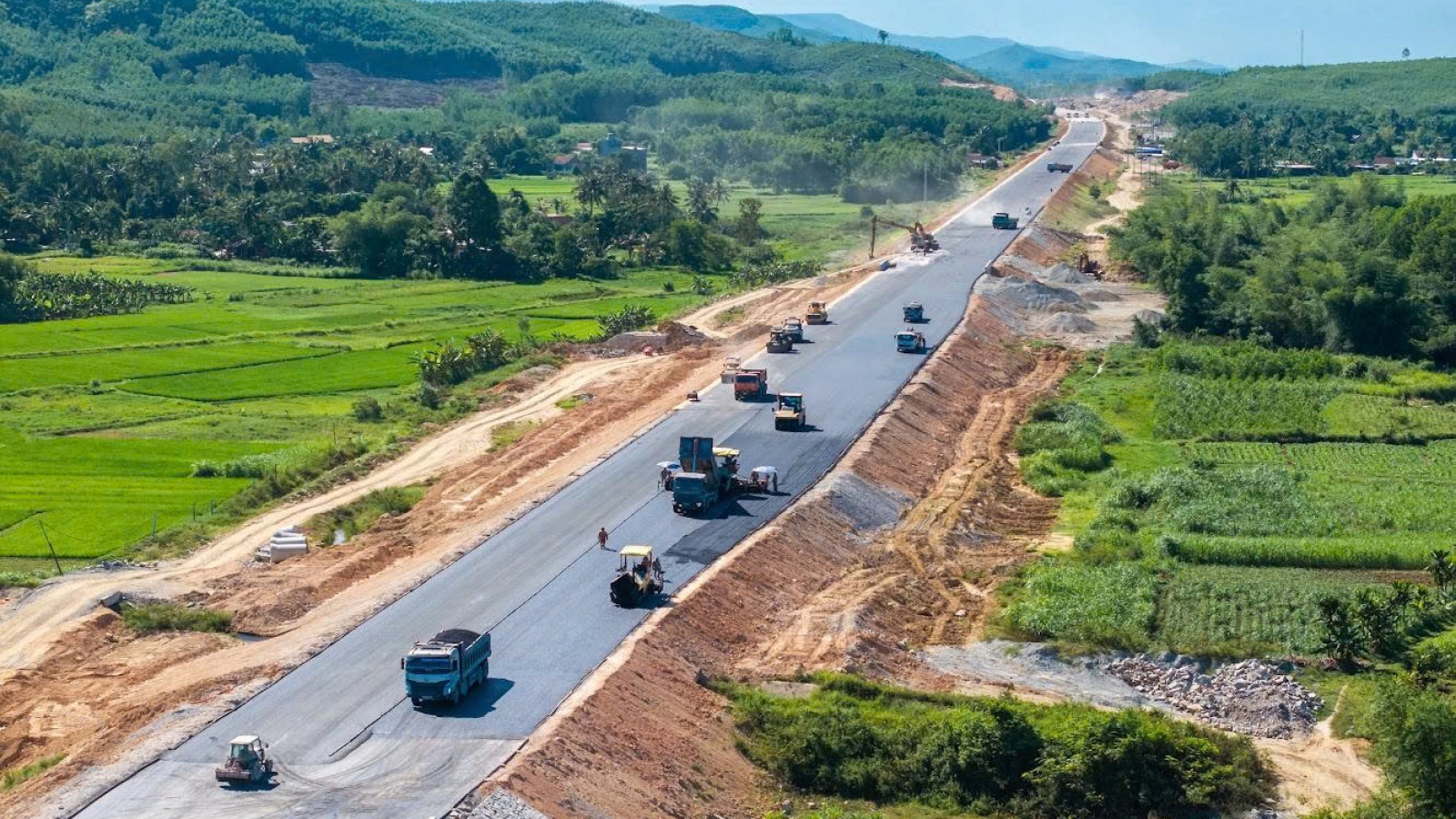 Vì sao nhà thầu cao tốc Vinh - Thanh Thủy đề nghị điều chỉnh giá vật liệu?
