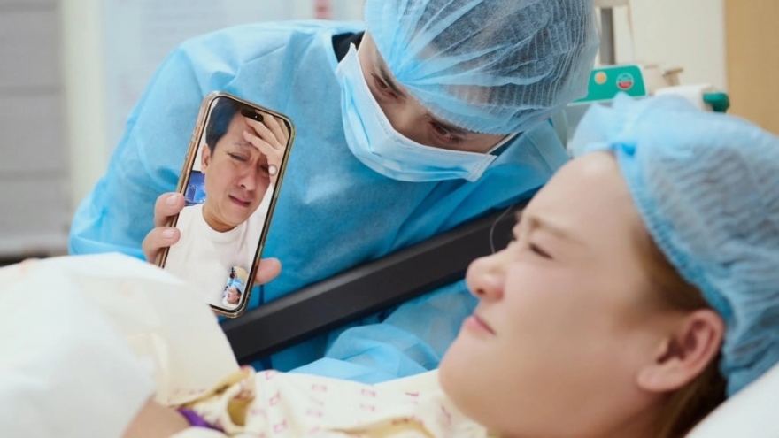 Sao Việt 26/1: Trường Giang khóc khi vắng mặt lúc Nhã Phương sinh con