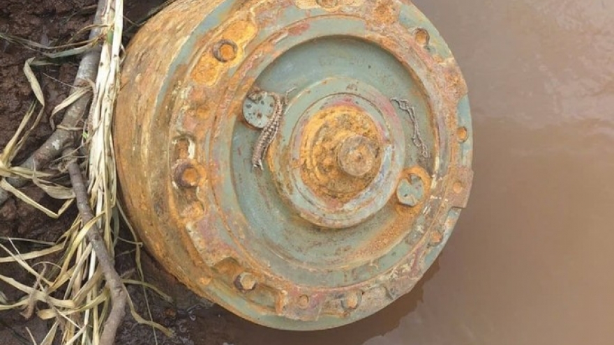 Dak Lak safely detonates 334kg unexploded bomb left over from war