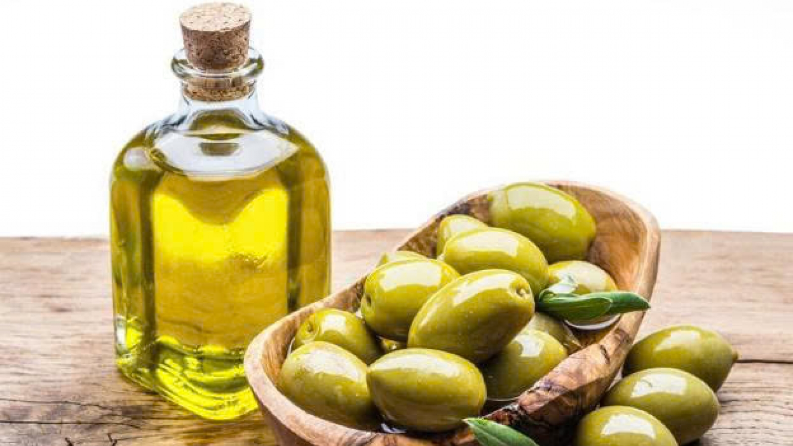Bôi dầu ô liu lên da mỗi ngày: Lợi ích bất ngờ và những điều cần lưu ý