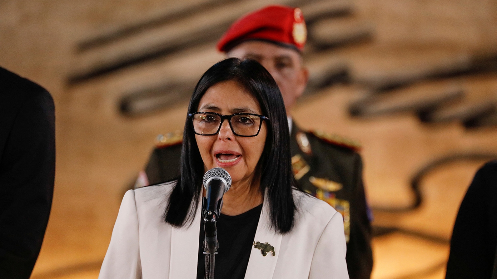 Ông Trump điện đàm với Tổng thống lâm thời Venezuela Delcy Rodriguez