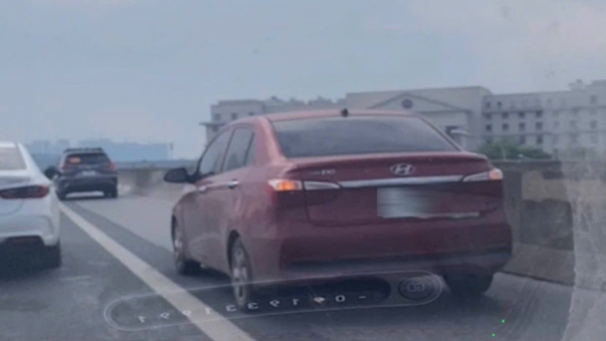 Tài xế ô tô đi vào làn dừng khẩn cấp trên Vành đai 3, Hà Nội bị phạt 5 triệu đồng