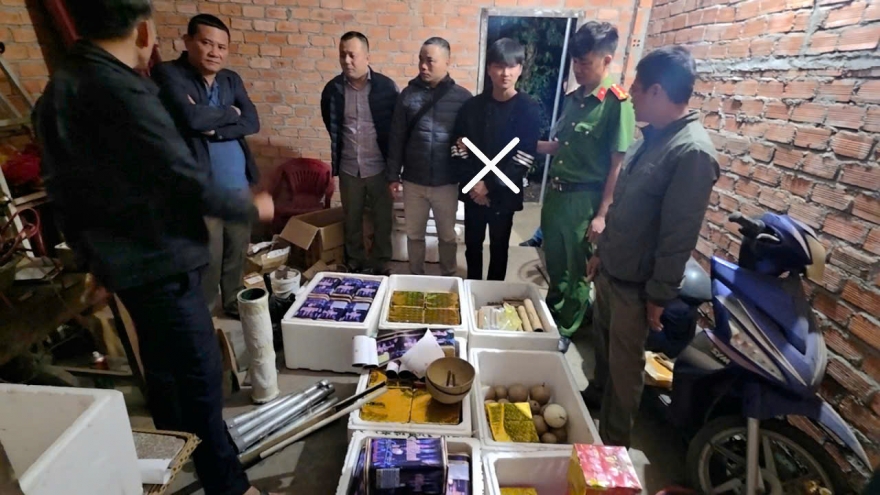 Bắt giữ thanh niên chế tạo gần 2 tạ pháo nổ để bán dịp Tết