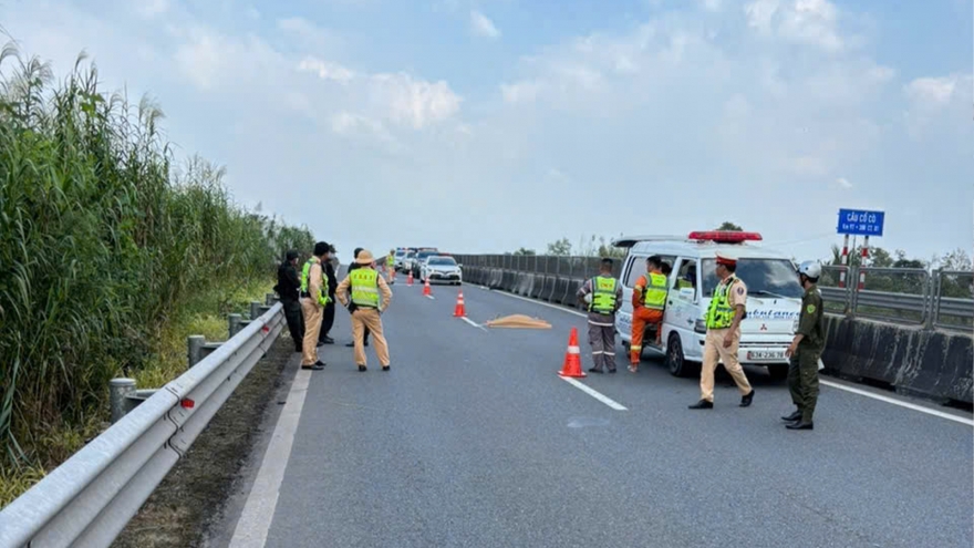 Đồng Tháp: Bắt 2 nghi can liên quan vụ thi thể người nước ngoài nằm trên cao tốc