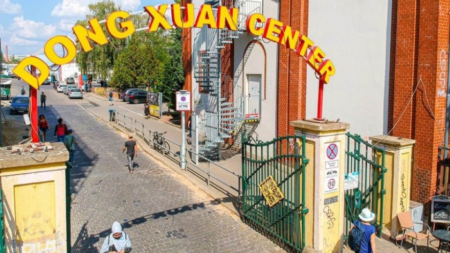 “Dong Xuan” tram stop highlights Vietnamese presence in the heart of Berlin
