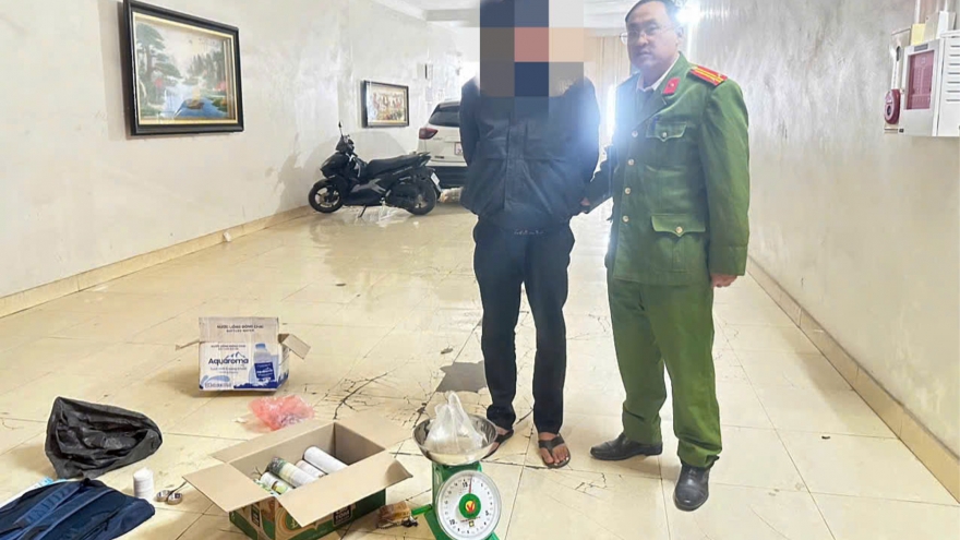 Đột kích nhà nghỉ, phát hiện đối tượng tàng trữ hàng cấm