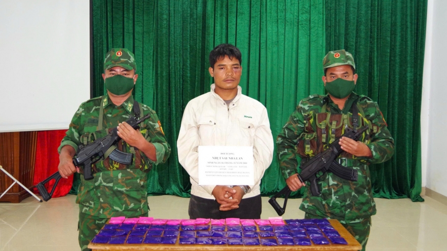 Lao national arrested with over 12,000 synthetic drug pills in Vietnam