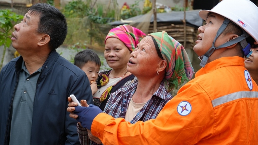 EVNNPC triển khai Tháng tri ân khách hàng, chung tay khắc phục hậu quả thiên tai