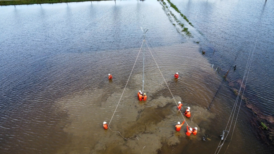 Năm 2025 EVNNPC vượt khó sau bão lũ, thần tốc xóa “vùng lõm điện – lõm sóng”