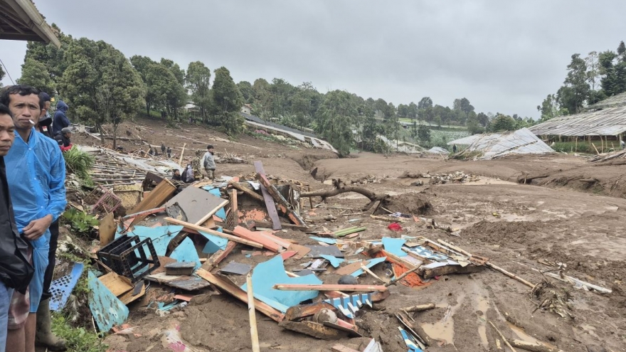 Sạt lở đất ở Indonesia khiến 7 người thiệt mạng và 82 người mất tích