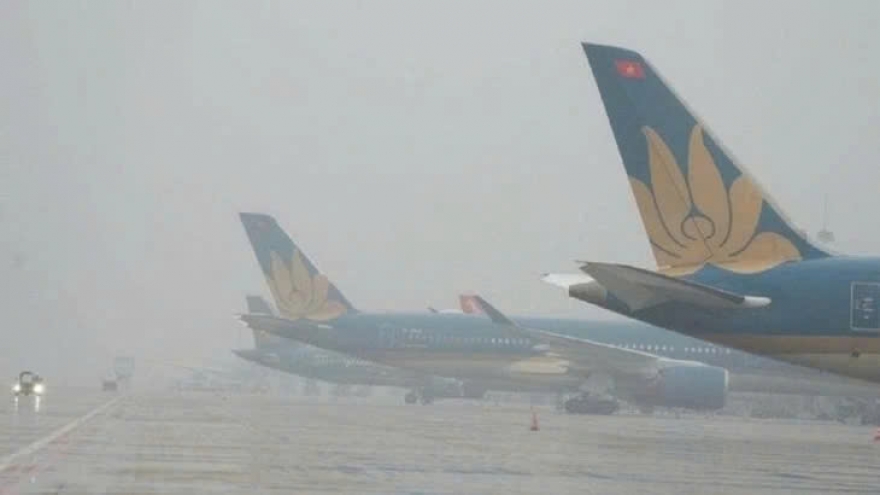 Dense fog disrupts flights at Noi Bai International Airport