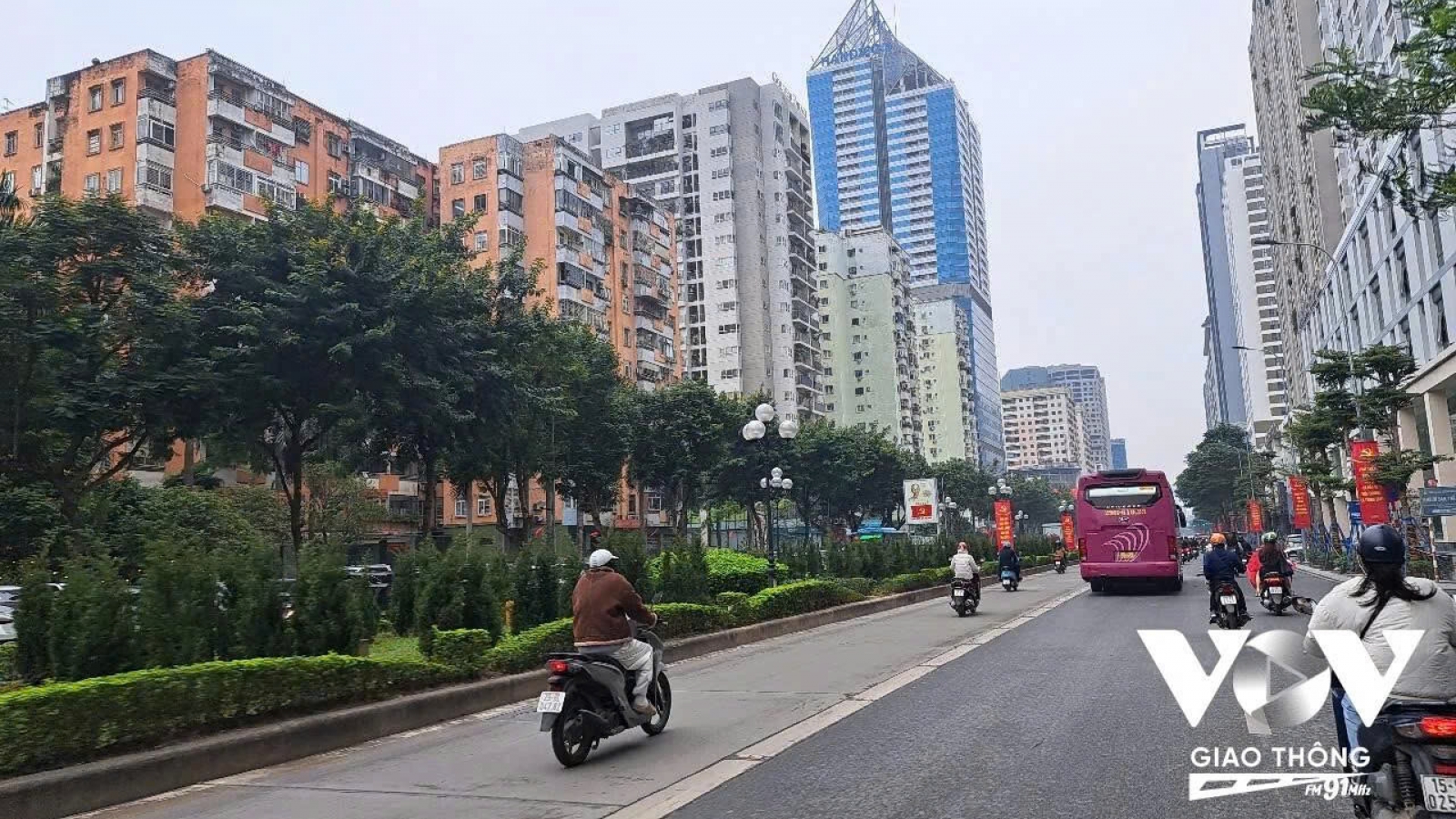 Đồng bộ các giải pháp gỡ "nút thắt” ùn tắc ở Hà Nội