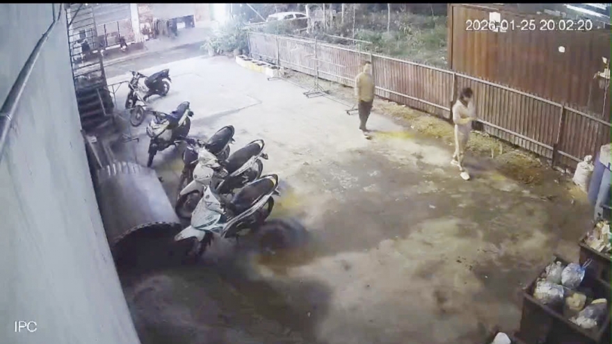 Đâm chết bạn gái tại quán karaoke vì mâu thuẫn tình cảm