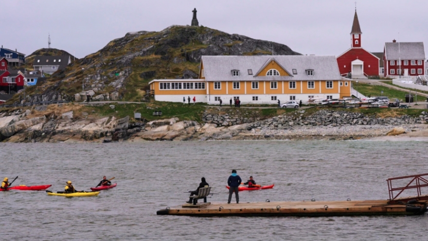 Đan Mạch triển khai thêm binh sỹ và khí tài tới Greenland
