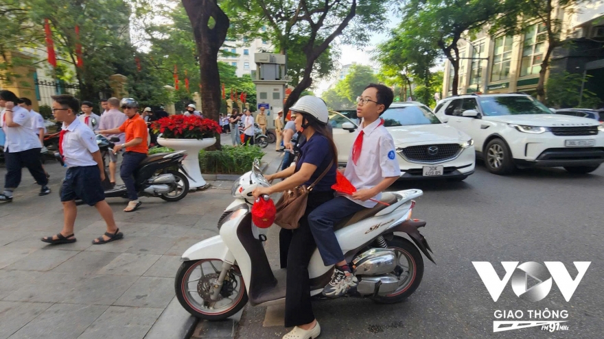 Hà Nội: Vi phạm giao thông của học sinh giảm, nhưng không chủ quan