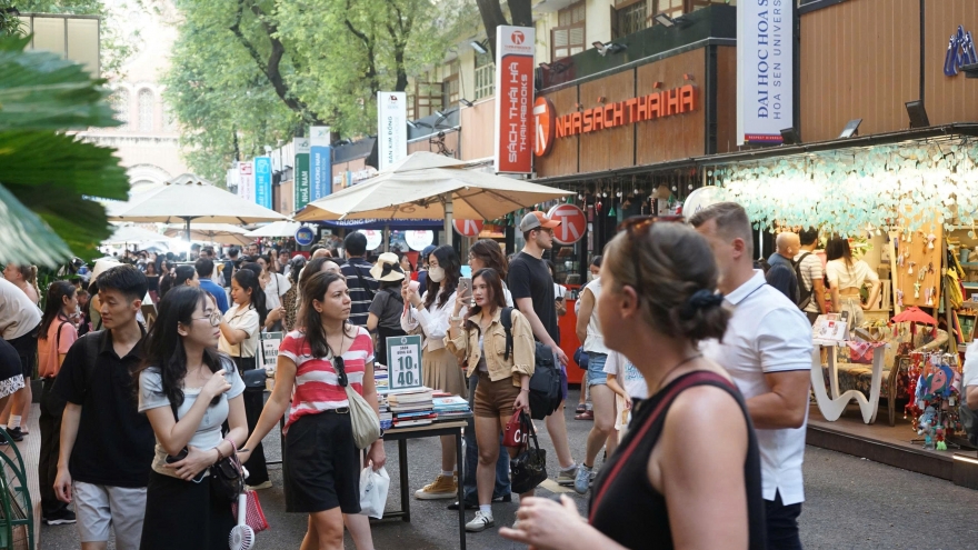 Các điểm tham quan, vui chơi tại TP.HCM nhộn nhịp khách, dù không phải cao điểm