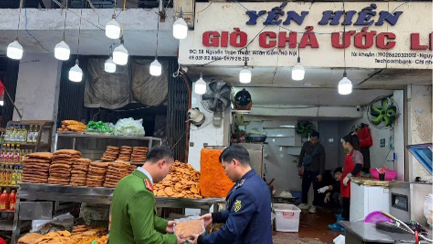 Phát hiện 300 tấn giò, chả có hàn the bán ra thị trường