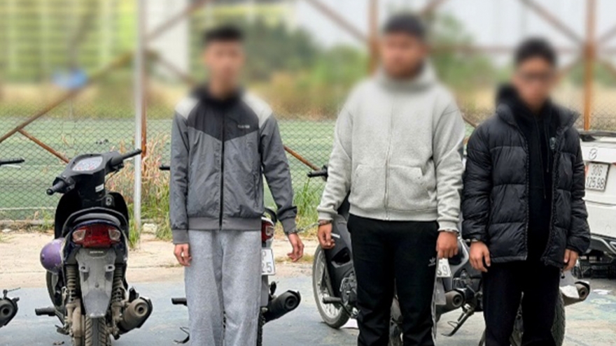 Bắt giữ nhóm thiếu niên trộm 11 xe máy ở Hà Nội