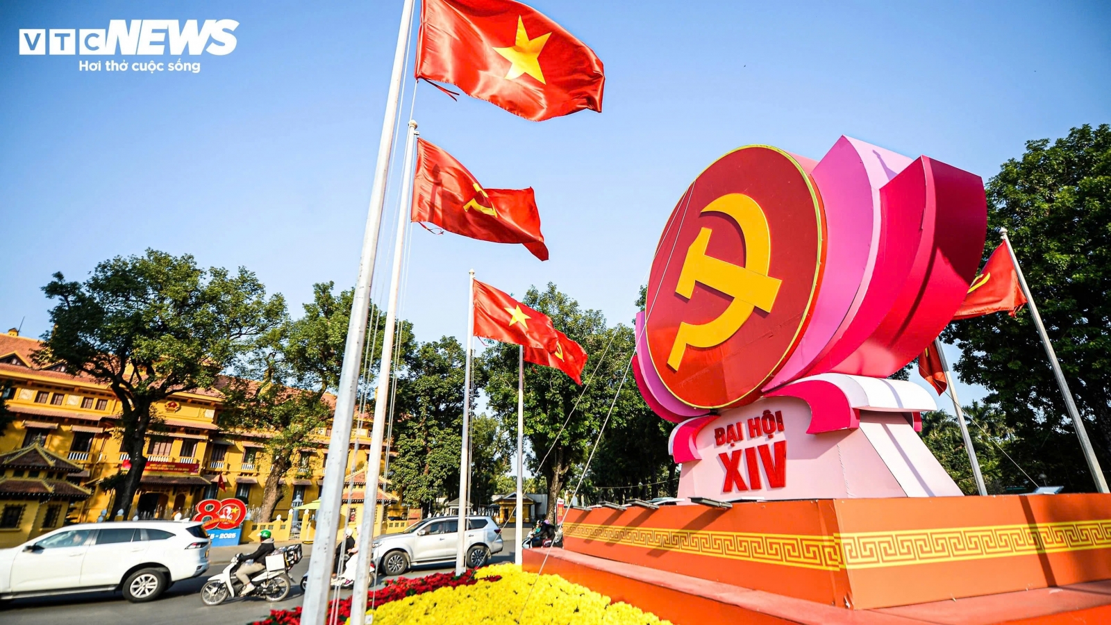 Hanoi decked out to welcome 14th National Party Congress