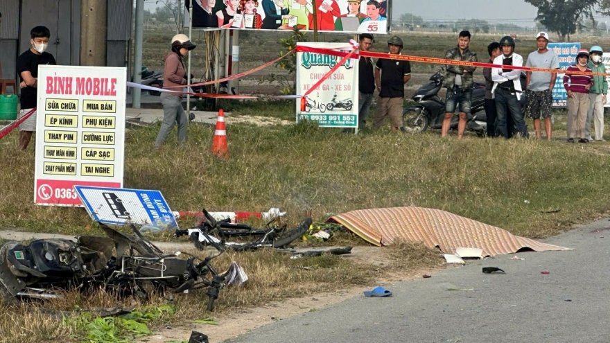 Xe tải tông loạt xe đạp điện trước cổng Trường THPT Tố Hữu, Huế, làm 2 người chết